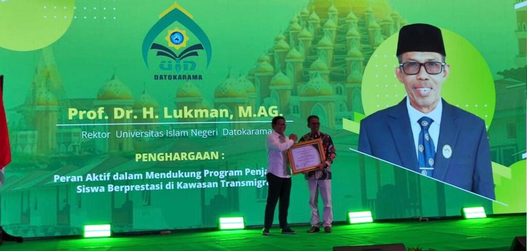 Rektor UIN Datokarama Palu Raih Penghargaan Dari Kementerian Desa, Pembangunan Daerah Tertinggal