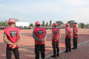 Pelanggaran Disiplin, 5 Anggota Polda Sulteng Disanksi Pakai Rompi Merah