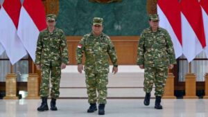 Presiden Prabowo Bangga Didampingi SBY dan Jokowi dalam Upacara Parade Senja di Akmil Magelang
