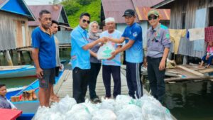 Trinusa Group Bagikan 1.200 Paket Sembako di Desa Lingkar Tambang