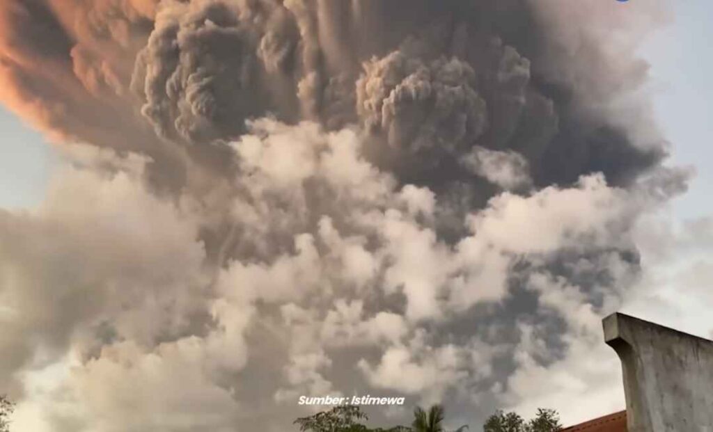 Gunung Lewotobi Meletus Dahsyat, Abu 10 Km & Hujan Kerikil! Tim Ahli ESDM Diterjunkan